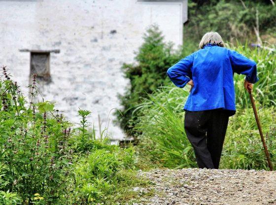 Nagłe zmiany świadomości i zachowania – co może oznaczać dezorientacja u seniora