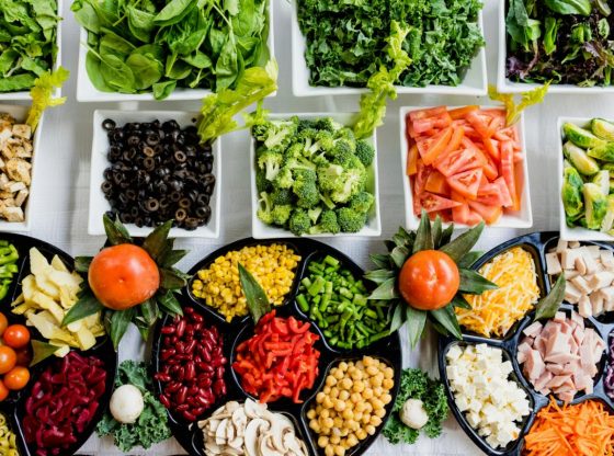 Zbilansowane posiłki dopasowane do wieku – jak planować tygodniowe menu dla seniora